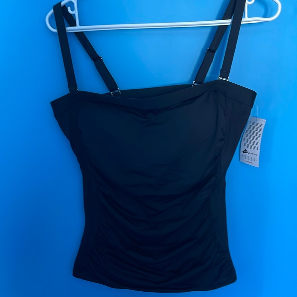 New with tags. Strapless tankini with ruching on sides. Size 8 from Lands’ End